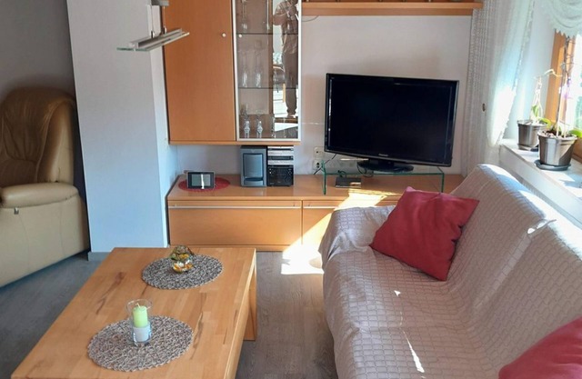 Vacation apartment with spacious sunbathing lawn long stay - Ferienwohnung Hombitz