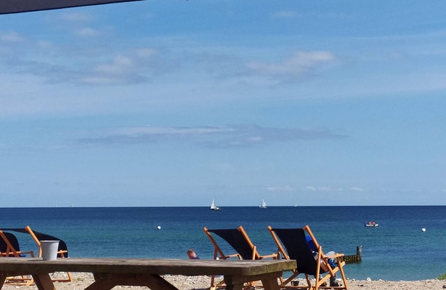 Vacation apartment (100 sqm) between the seas with space for up to 5 people