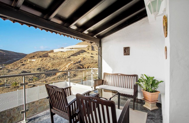 Vacation Apartment 'Casa Los Caideros' with Sea View, Shared Pool and Wi-Fi