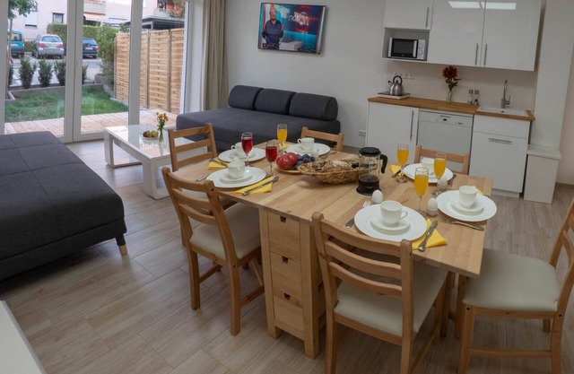 Vacation apartment in Würzburg city on the ground floor with terrace including parking spaces