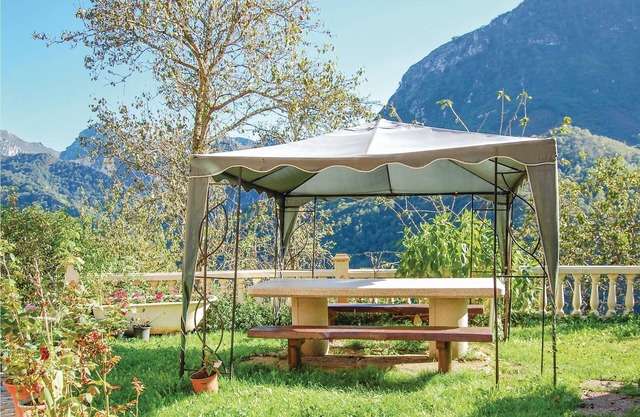 Vacation apartment in the countryside in Cazo, a small mountain village in the Ponga Natural Park in