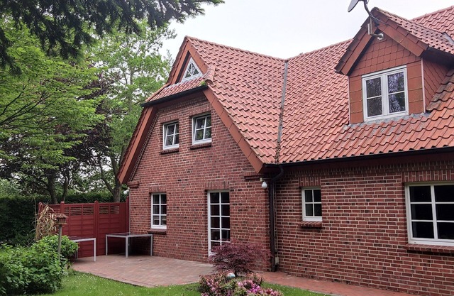 Vacation apartment on the North Sea with terrace and garden