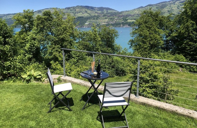 Vacation apartment on Lake Thun - magnificent views of the lake and mountains