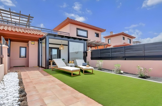 Vacation 'Bonita Lajares 3' with Shared Pool, Private Terrace and Wi-Fi