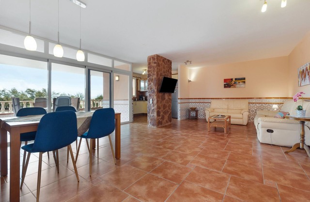 Vacation 'Gomera' with Shared Pool, Wi-Fi and Air Conditioning