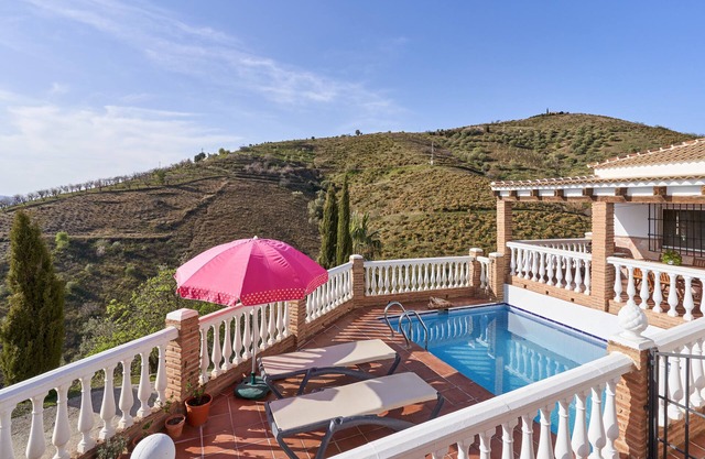 Vacation Home "Casa El Nido" with Mountain View, Private Pool & Wi-Fi