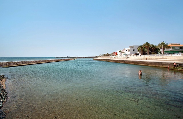 Vacation Home "Las Caracolas" near Beach with Private Terrace & Wi-Fi