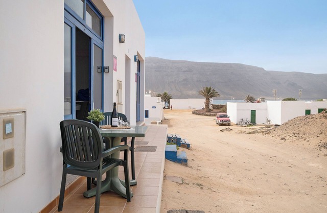 Vacation Home 'Apartamento Callao, La Graciosa' with Sea View and Wi-Fi