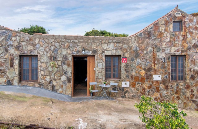 Vacation Home 'El Patio Canario' with Sea View, Private Terrace and Wi-Fi