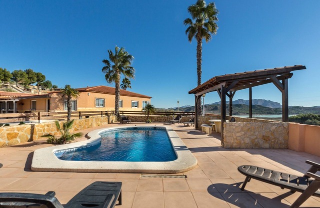 Vacation Home "Finca Malamadre" with Mountain View, Private Pool & Wi-Fi