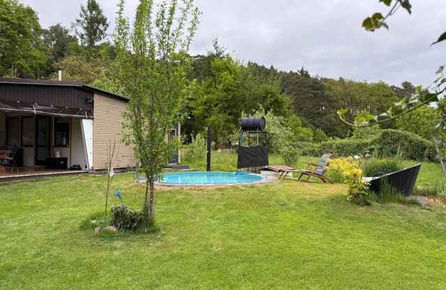 Vacation home garden and pool Holiday apartment and guest house