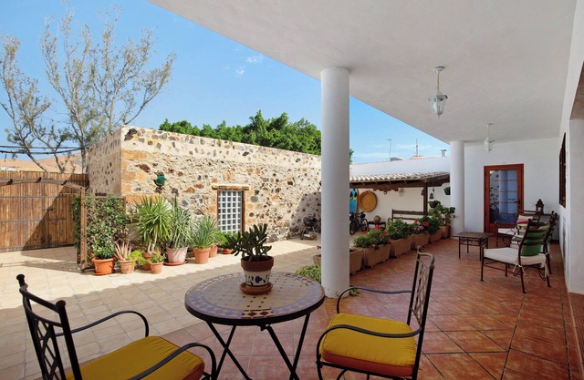 Vacation Home "Las Raíces" with Mountain View, 2 Private Terraces & Wi-Fi