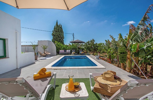 Vacation Home 'Piscina Climatizada' with Sea View, Private Pool and Wi-Fi