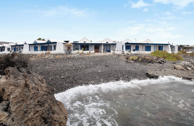 Vacation Home Punta Marea near the Beach with Sea View, Wi-Fi & Terrace