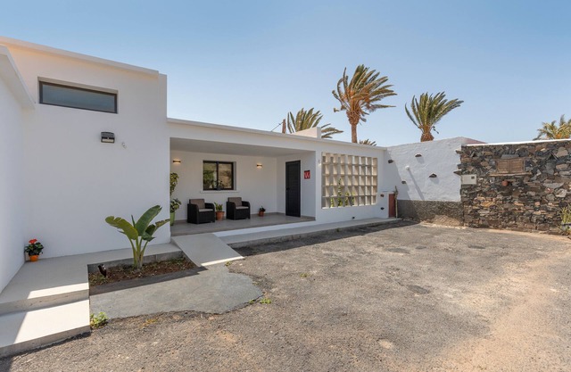 Vacation Home 'Ternemoyschool' with Mountain View, Private Terrace and Wi-Fi