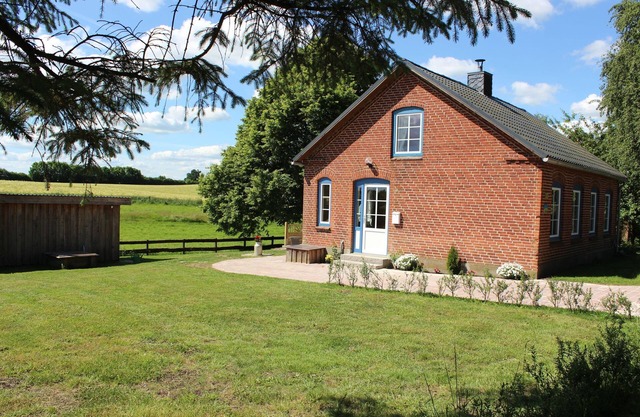 Vacation home with garden and terrace in a quiet location, Baltic Sea 3 km away.