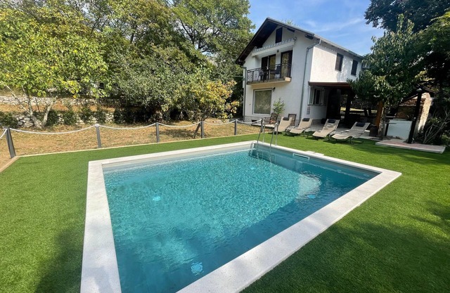 Vacation home with private swimming pool