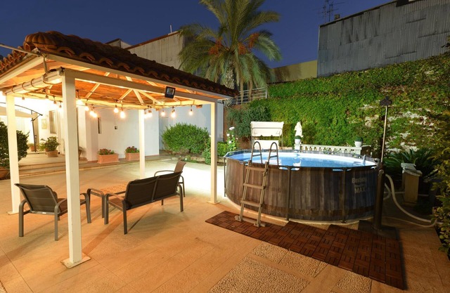 Vacation home with private pool, Floridia