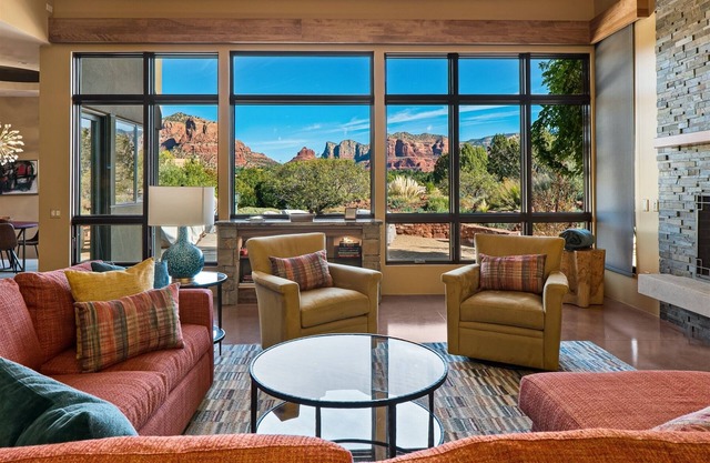 Vacation In Luxury! Beautiful Modern Home! Private Hot Tub! Views! - Saddlehorn