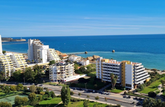 Vacation in the Algarve: great view of the Atlantic Ocean, 5 minutes to the beach.