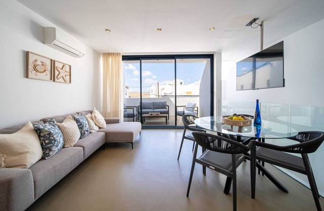 Vacation 'Kay Lava' with Mountain View, Wi-Fi and Air Conditioning