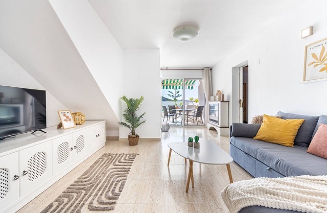 Vacation 'Pomelo 1' with Sea View, Wi-Fi and Air Conditioning