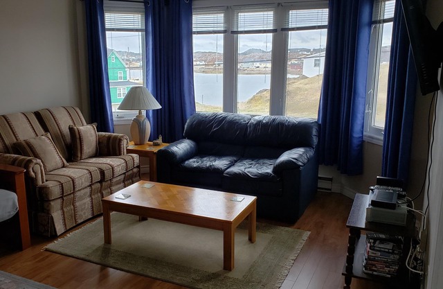 Vacation Rental Home Over Looking The Ocean. 2bedroom Bungalow .