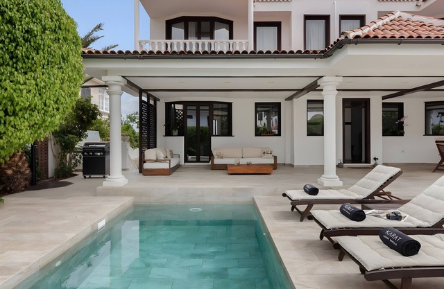 Vacation Villa 'Karat Salvaje' with Sea View, Wi-Fi and Air Conditioning