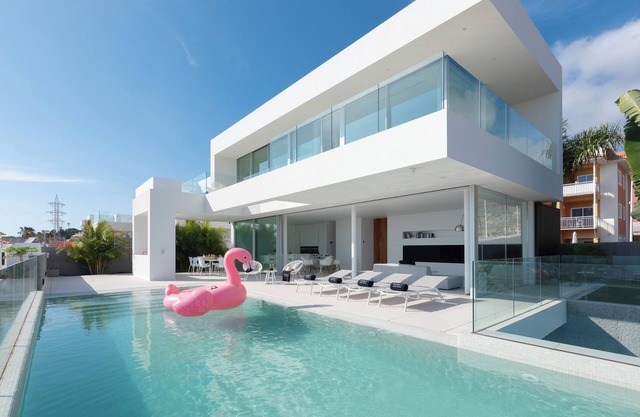 Vacation Villa 'Karat Murano' with Sea View, Wi-Fi and Air Conditioning