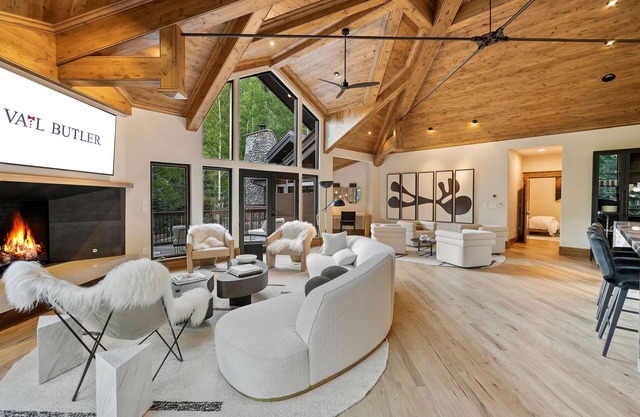 Vail Dream - modern sanctuary with hot tub, pool, firepit close to Vail Village