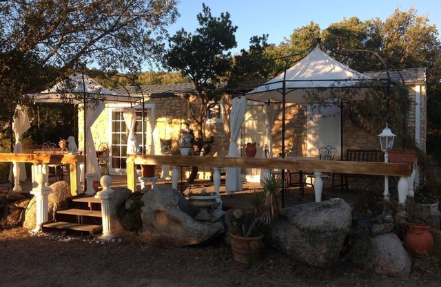 Valle di Corti-Comfortable sheepfold-style house.