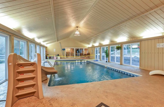 Valley View Villa: Indoor pool, Basketball court, and theater room