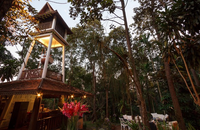 Vana Som - The Lower House