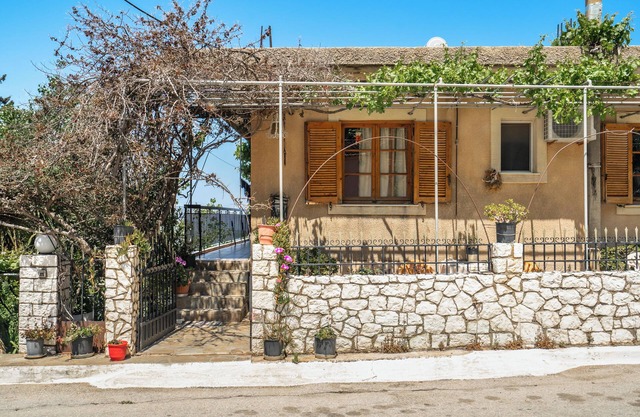 'Vangelis Apartment' with Sea View, Terrace & Wi-Fi