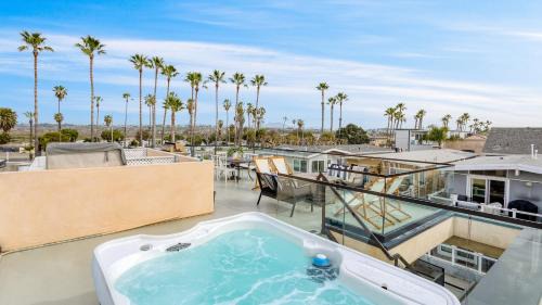 Velvet Sand I by AvantStay Steps to Newport Beach Private Rooftop w Outdoor Kitchen Hot Tub