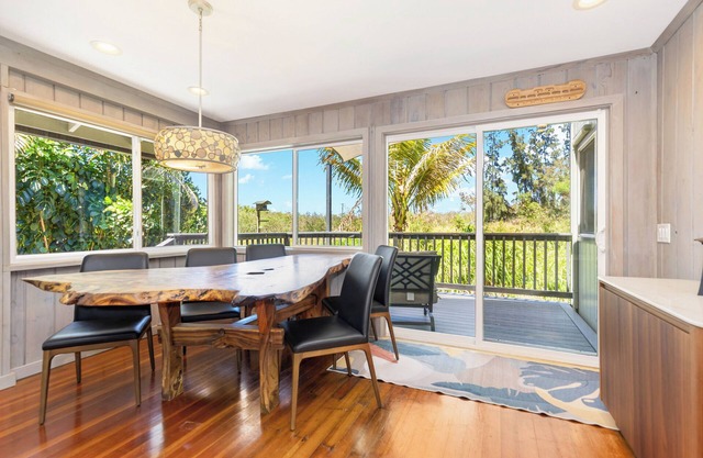 Velzey Villa by Gather – 3BR w/Lanai, Full Kitchen & Washer/Dryer