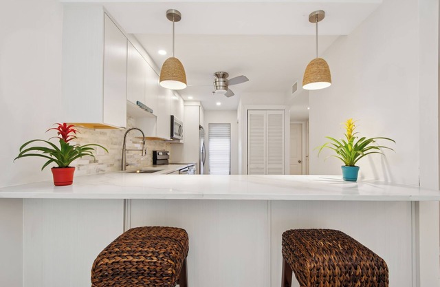 Venice FL Seasonal Rental – Furnished 2BR/2BA Condo + Garage + Pool + No Stairs