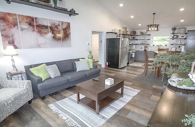 VERY CLOSE TO DOWNTOWN GATLINBURG - walking distance for some