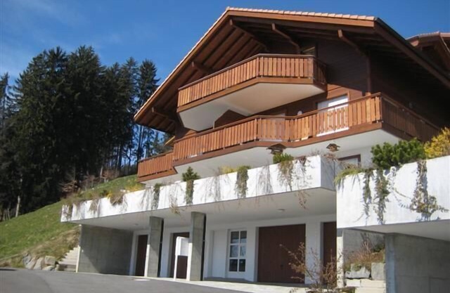 Very comfortable flat with a magnificient view to the lake and the mountains