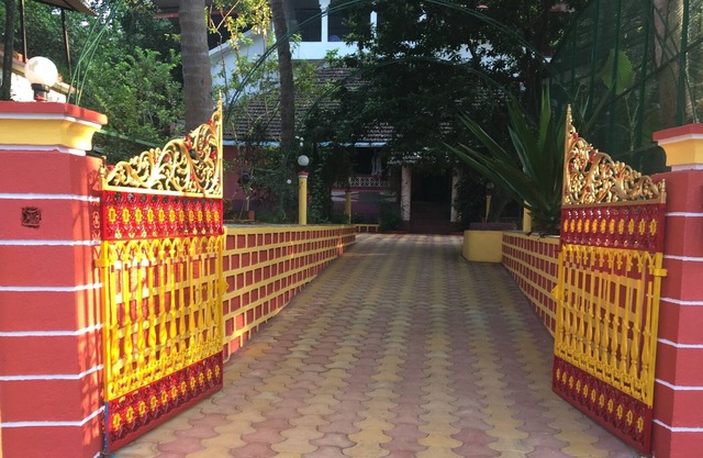 Very nice and calm place one village at Shiroda Soncrem house bed and breakfast.