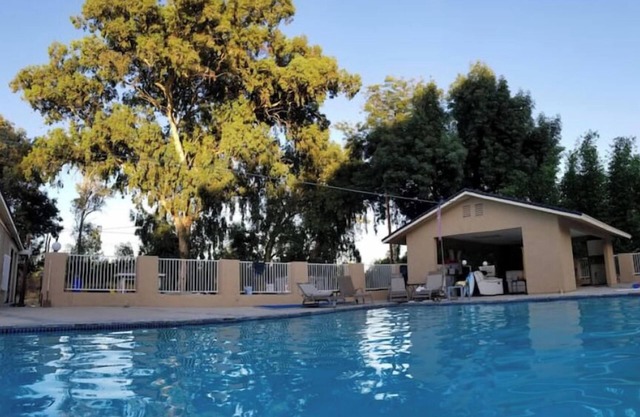Very Private Guest House for 6 on Private 3.25 acre Estate behind 2 secure gates