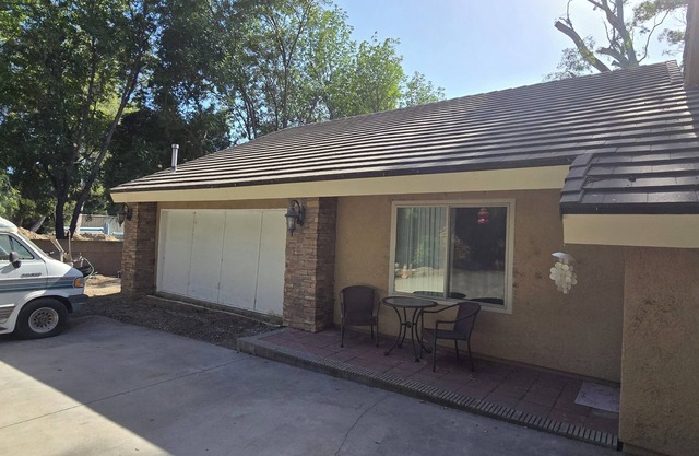 Very Private Guesthouse + Loft for 6 on a Very Private woodedn3 acr Gated Estate