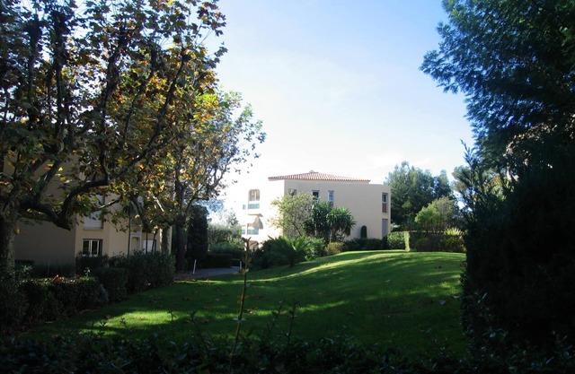 Very quiet apartment in a great park close to sea and downtown
