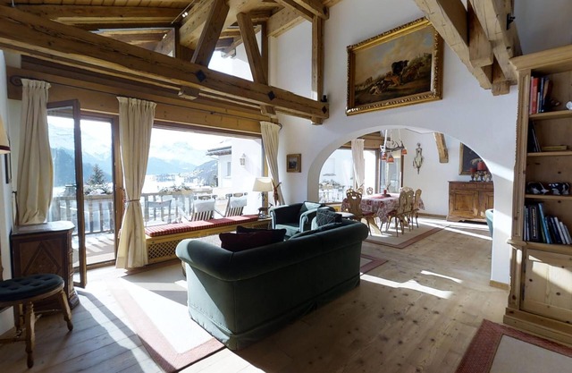 Very spacious, tastefully furnished 5-room-maisonette-apartment with a big balco