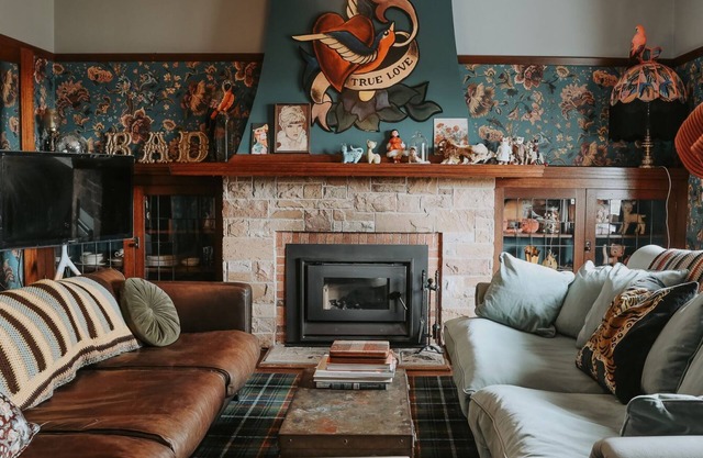 Vibrant Dual Retreat: Vagabond's Rest & Rose Gold Hideaway