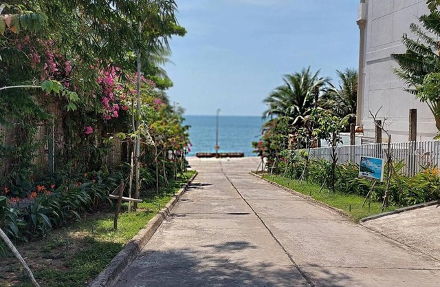 Victoria hotel Beachfront near to Night market in center of Phu Quoc