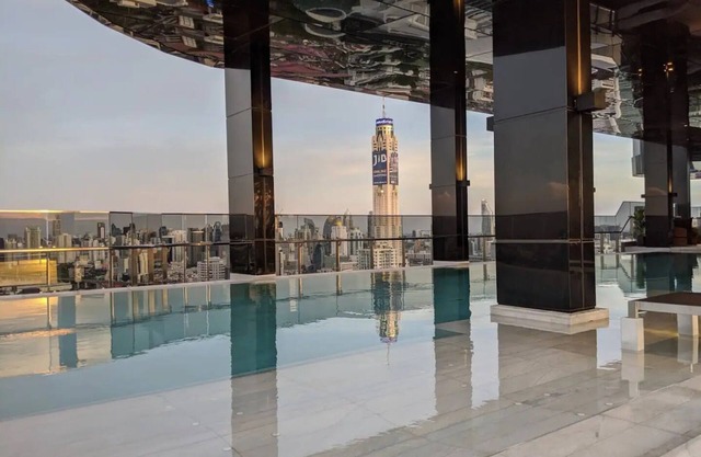 Victory Monument Luxury: Incredible Facilities