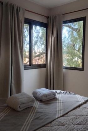 Vid y Olivo. Cómodo departamento en el centro de Maipú