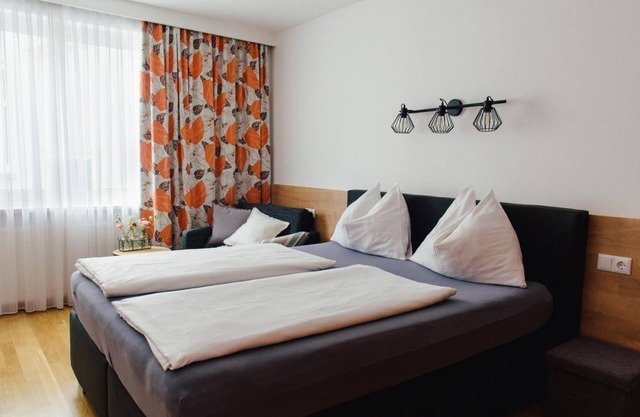 Vierbettzimmer - Drei Kreuz, Hotel