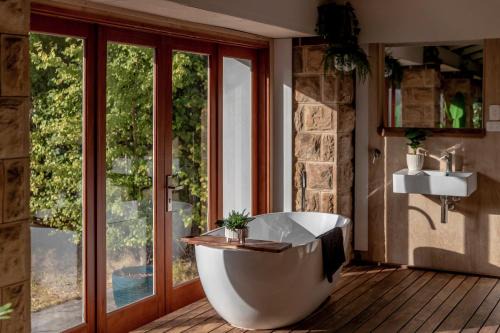 View! Farm in Bridgewater! Luminous Pond Farm